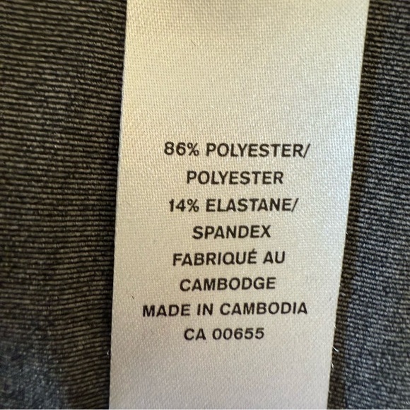 Reitmans Shirt Black and White Graphic Blouse Top Relaxed Fit Women's Size MP - Picture 10 of 10